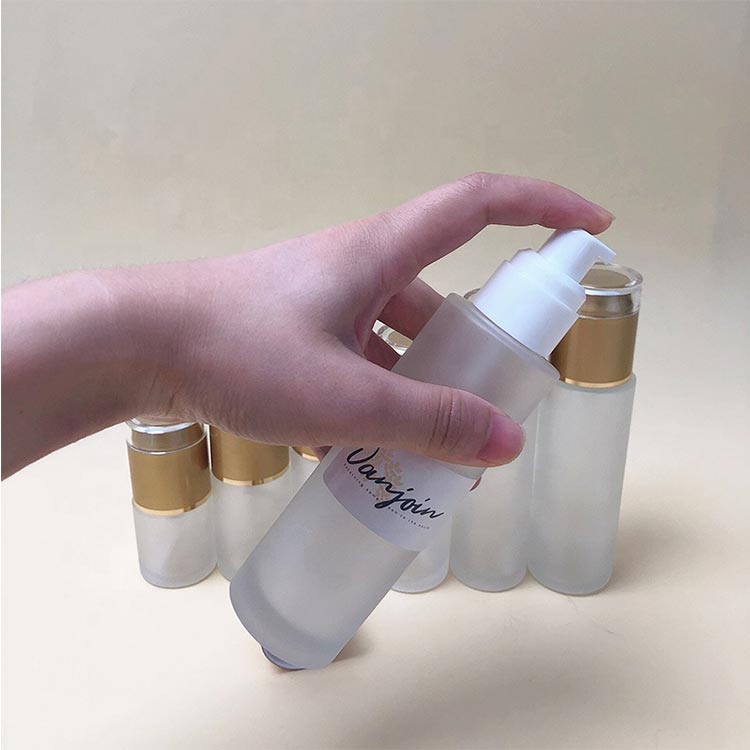 Luxury clear 100ml glass foam bottle with pump dispenser bulk