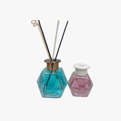 Factory direct 100ml crystal glass oil diffuser bottle with gold cap