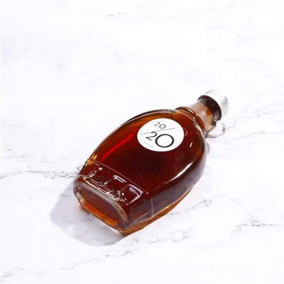 Custom 8oz 16oz clear glass maple syrup bottles with loop handle and lids