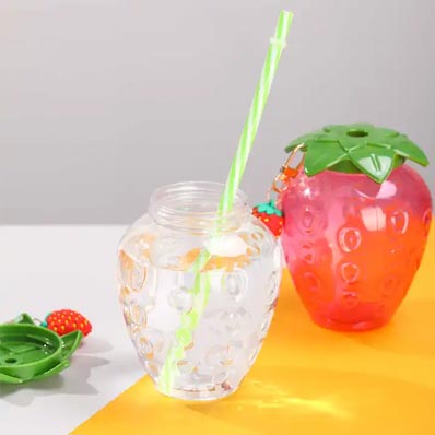 Custom clear 500ml plastic strawberry cup with straw for fruit juice/bubble tea