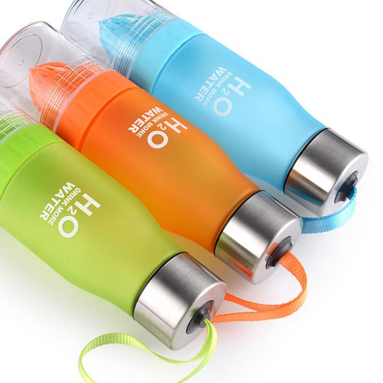 Reusable clear 600ml plastic infuser water bottles for fruit