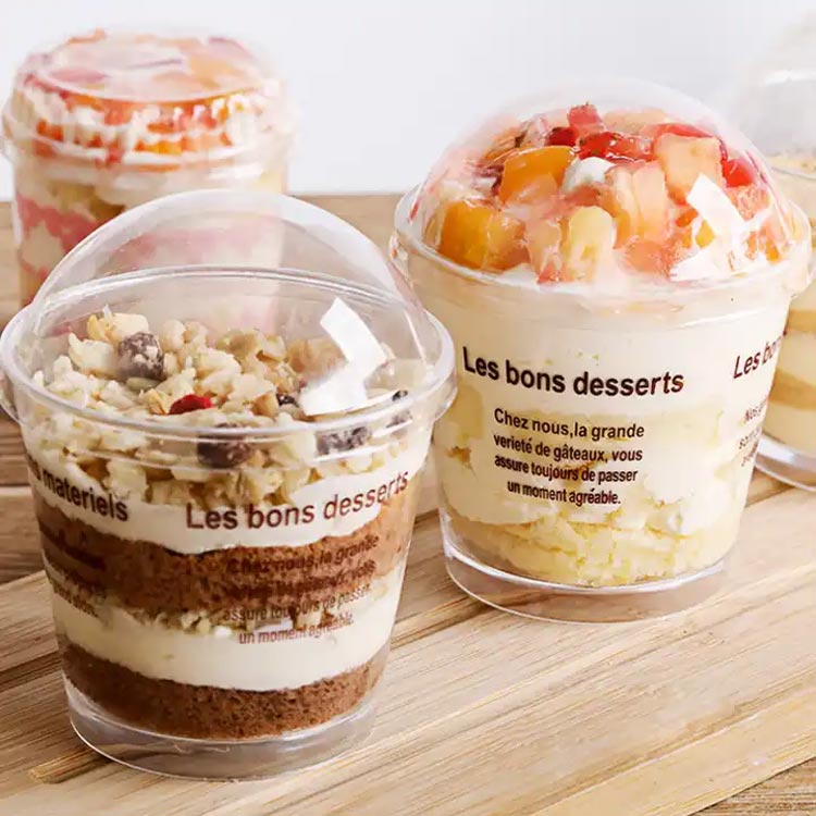 Best small clear 100ml plastic cake parfait cups with lids for dessert