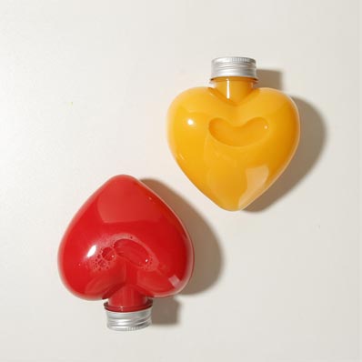 Unique design clear 300ml heart shaped PET twist off juice bottles with aluminum caps