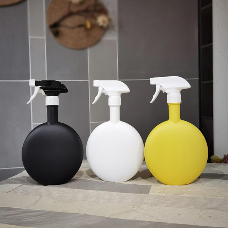 New design colored flat round 16oz plastic spray bottles with trigger sprayer