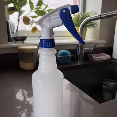 Heavy duty empty 16oz plastic commercial spray bottles with adjustable nozzle for cleaning solution