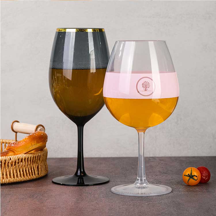 Wholesale custom logo 620ml/690ml plastic water goblets with gold rim