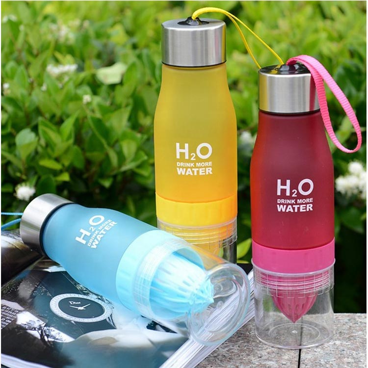 Reusable clear 600ml plastic infuser water bottles for fruit